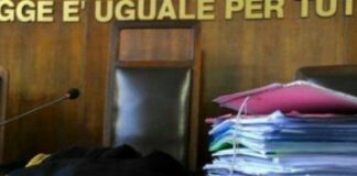 Spinse la madre giù dalle scale, “è incapace di intendere”: assolto